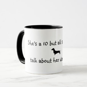 Spricht über ihren Dachshund Tasse