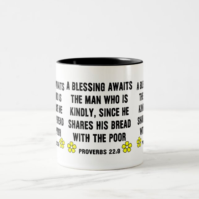 Sprichwörter 22:9 über Kindness Zweifarbige Tasse (Mittel)
