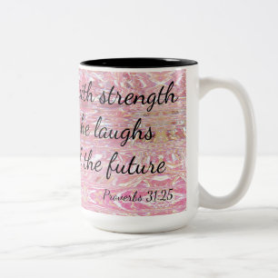 Sprichwörter Sie ist bekleidet in Stärke und Wü Zweifarbige Tasse