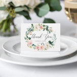 Spring Blush Bloral Wreath Wedding Danke Karte<br><div class="desc">Elegante Hochzeitskarte mit einem Kranz von Aquarellfarben-Blume in Rosa und Weiß mit grünem Blattwerk. Für eine weiter gehende Anpassung dieses Designs klicken Sie bitte auf den Button "Anpassen". Matching-Elemente sind ebenfalls verfügbar.</div>