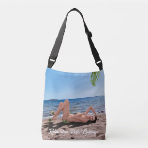 Spring Break Girl Lying on Sandy Beach Tragetaschen Mit Langen Trägern