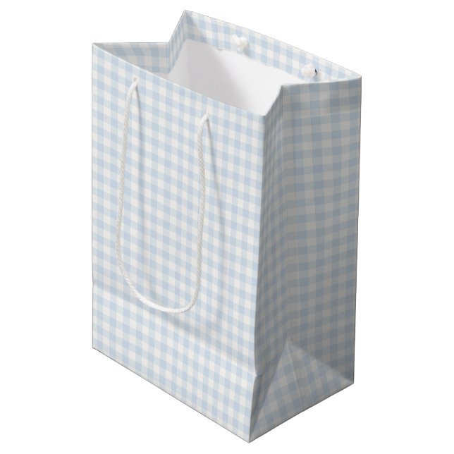 Spring Classic Gingham | Puderblau Mittlere Geschenktüte (Vorderseite Schrägansicht)