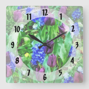 Spring Garden in Shades of Purple Quadratische Wanduhr