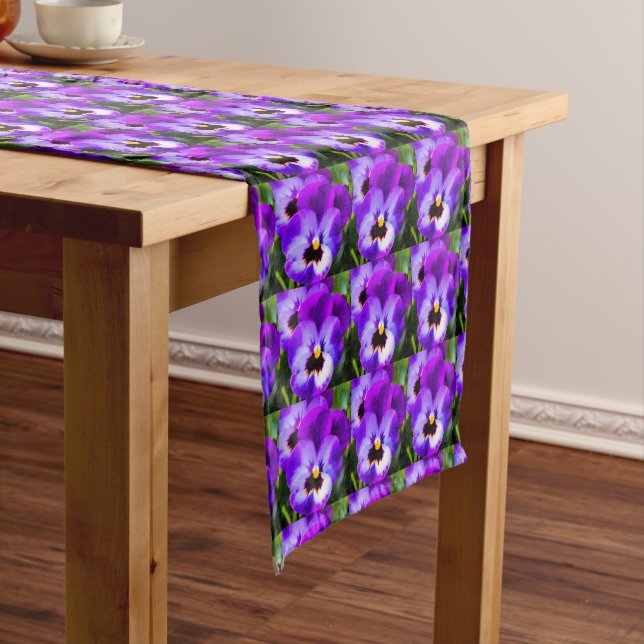 Spring Lila Pansy Table Runner Kurzer Tischläufer (Beispiel)