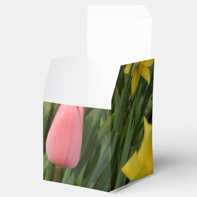 spring pink tulip and yellow daffodil flowers geschenkschachtel (Geöffnet)