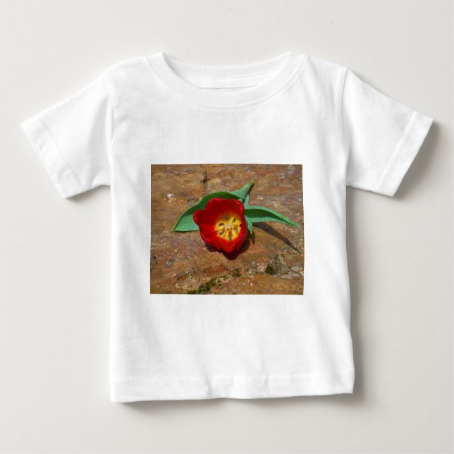 Spring Red Tulip Baby T-shirt (Vorderseite)