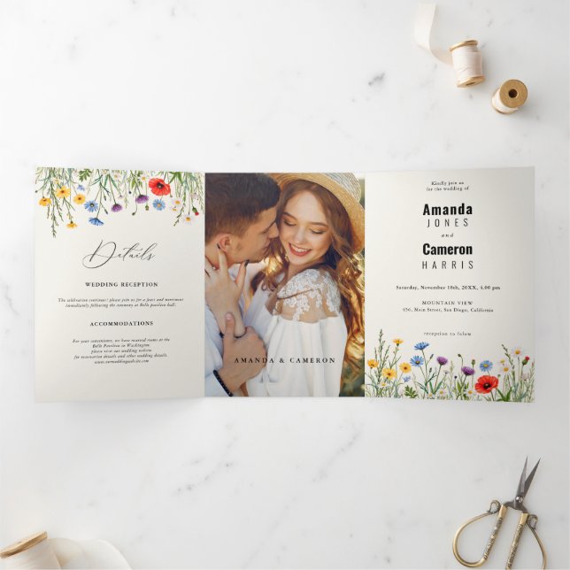Spring Wild Blume Meadow Wedding Dreifach Gefaltete Ankündigung (Innenseite)