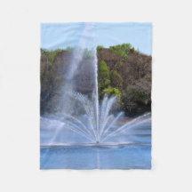 Springbrunnen an einem Teich