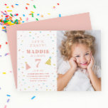 Sprinkles Kids Foto Geburtstagsparty Einladung<br><div class="desc">Eine whimsical Kids Foto Geburtstagsfeier mit Regenbogensprinkles,  großen Namen,  Alter und Party Hüten.</div>