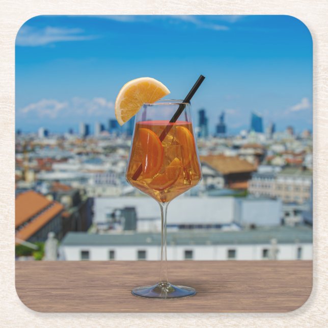Spritz Cocktail auf einem Tisch mit Blick auf Mail Rechteckiger Pappuntersetzer (Vorderseite)