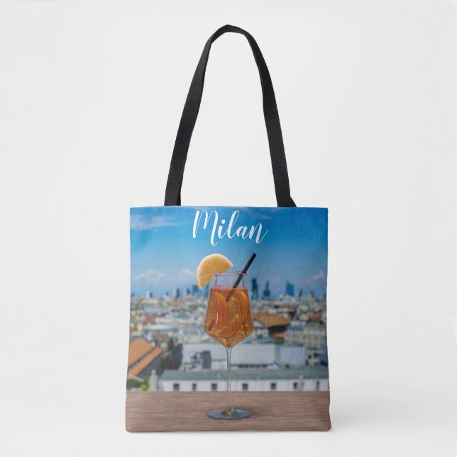 Spritz Cocktail auf einem Tisch mit Blick auf Mail Tasche (Vorderseite)