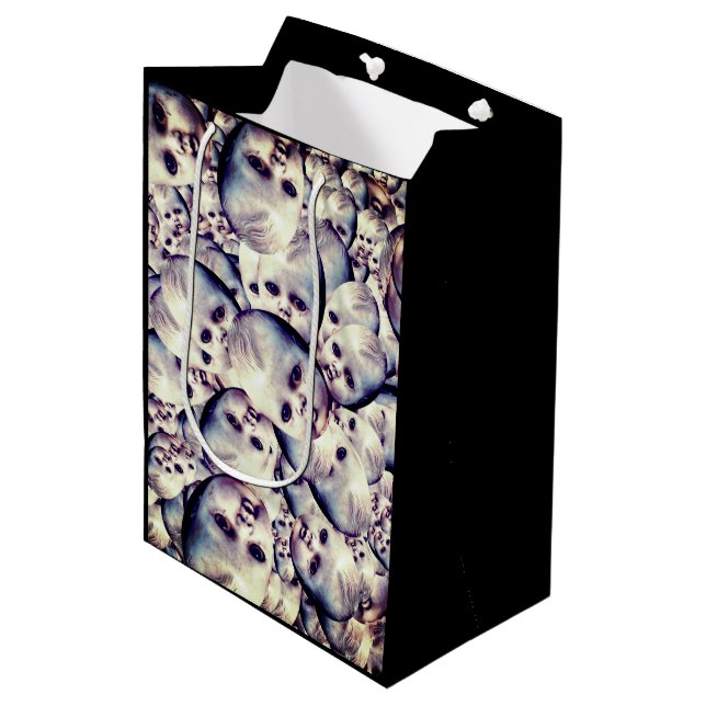 Spuk Dolly Packpapier Mittlere Geschenktüte (Vorderseite Schrägansicht)