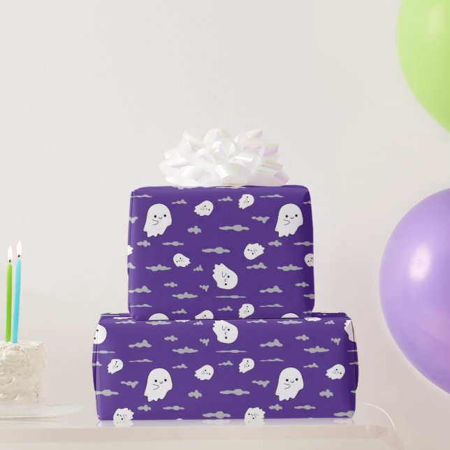 Spuk Geister und Wolken Dunkles Lila Halloween Geschenkpapier (Partygeschenke)