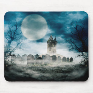 Spuk Haus auf dem beängstigenden Friedhof. Hallowe Mousepad