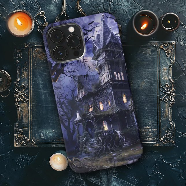 Spuk Haus in der Abenddämmerung iPhone 13 Pro Max Hülle (Von Creator hochgeladen)