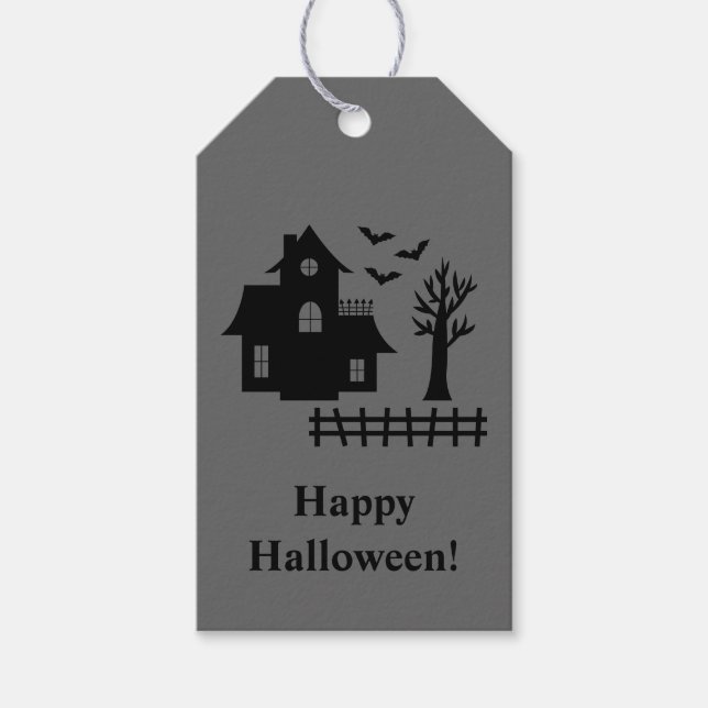 Spuk Haus und glücklicher Halloween Text grau Geschenkanhänger (Vorderseite)