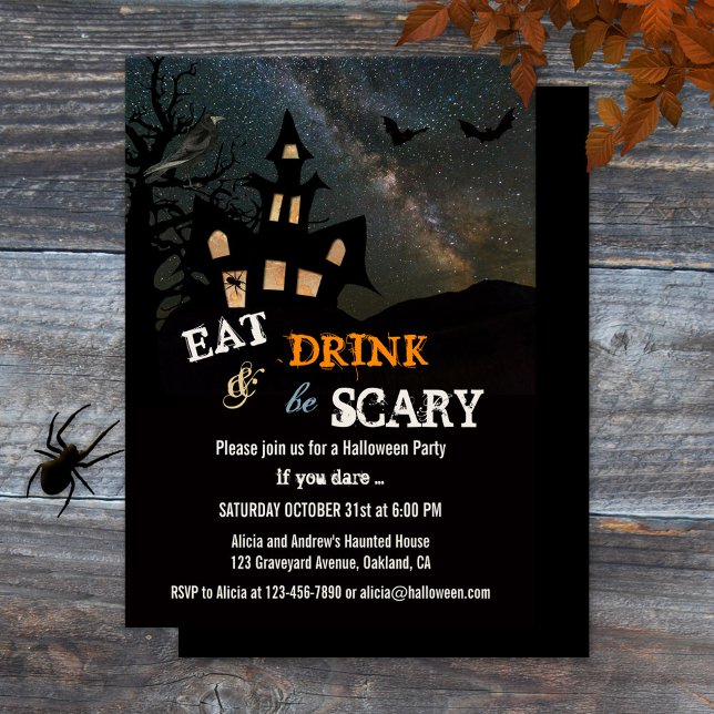 Spuk House Halloween Dinner Party Einladung (Halloween dinner party invitation featuring a haunted house on a hill at night, with spider and bats)