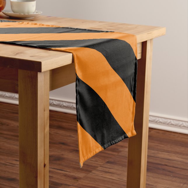 Spuk Schwarz und Pumpkin Orange Streifen Großer Tischläufer (Beispiel)