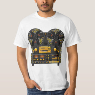 Spulentonband-Recorder mit Vintage-Scrol T-Shirt