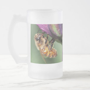Spürende kleine Biene Mattglas Bierglas