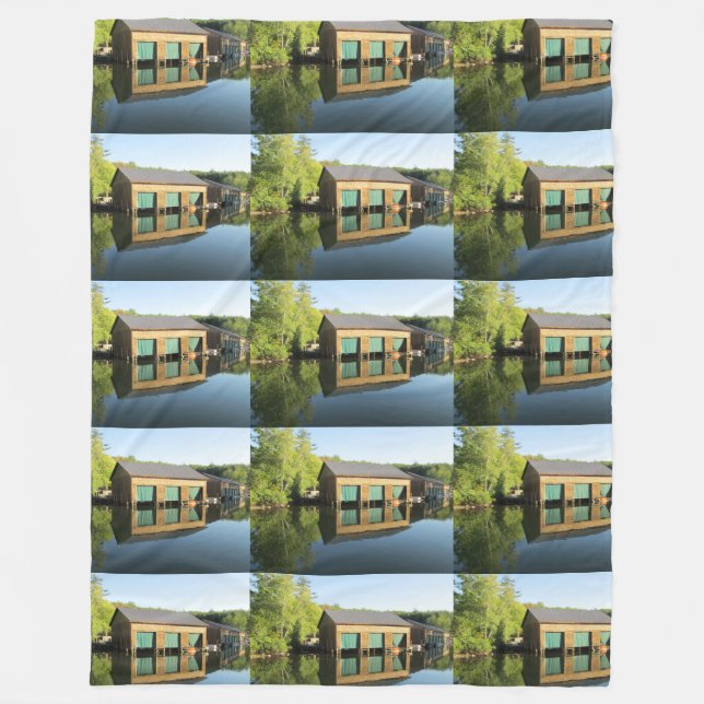 Squam River Boathouse Fleecedecke (Vorderseite)