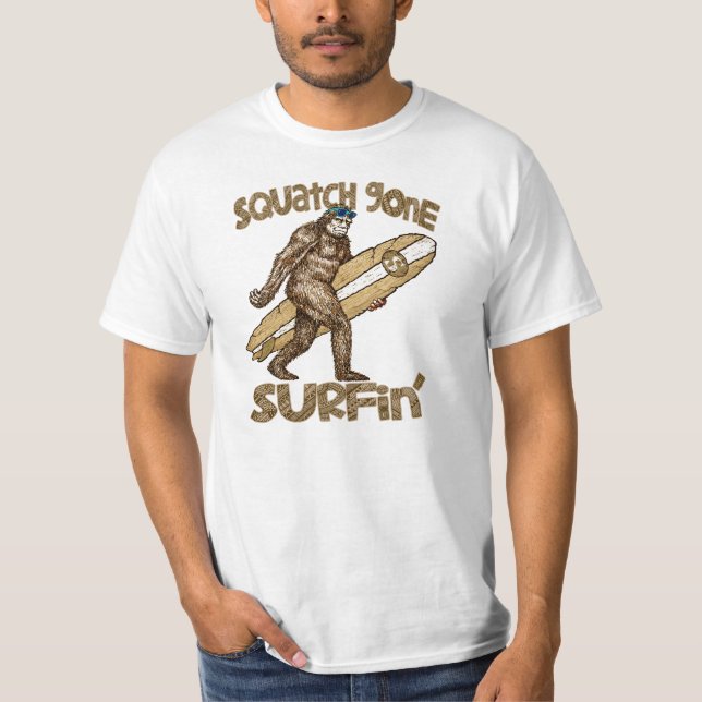 Squatchin ? Squatch allé surfer le T-shirt (Devant)