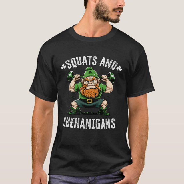 Squats and Shenanigans St Patricks Day Leprechaun T-Shirt (Vorderseite)