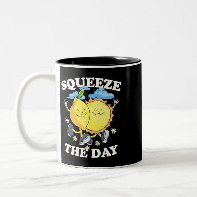 Squeeze the Day Retro Pun Groovy Seize the Day Fun Zweifarbige Tasse (Links)