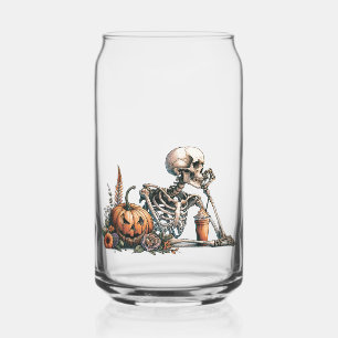 Squelette avec citrouille et boire. Halloween