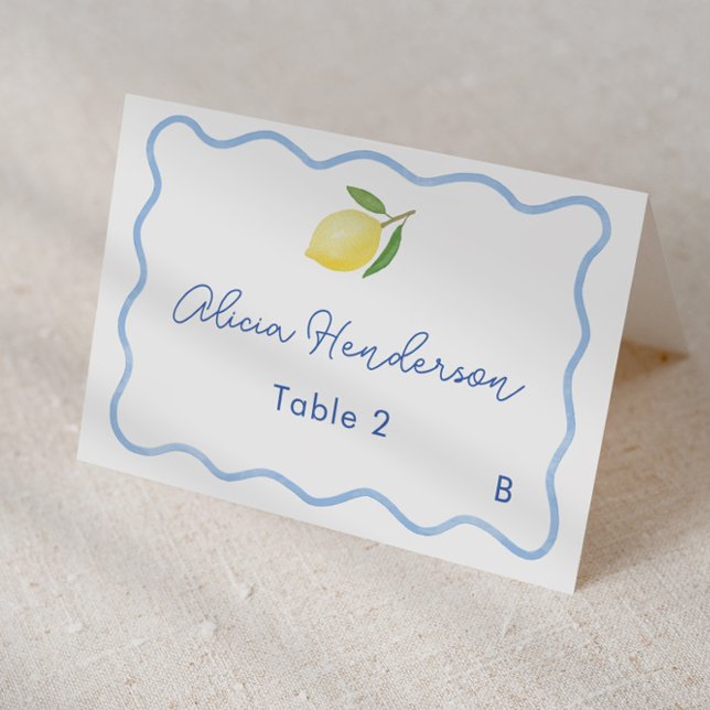 Squiggle Border Pale Blue Lemon Wedding Platzkarte Tischnummer (Trendy squiggle border with lemon and hand-painted blue & white tiles individual wedding place card )