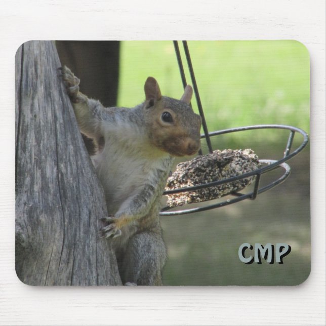 Squirrel Raiding Bird Feeder with Your Initials Mousepad (Vorne)