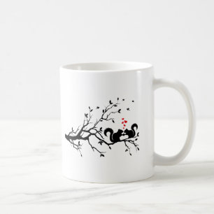 Squrrels mit roten Herzen auf Baumast Kaffeetasse