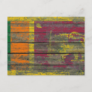 Sri Lanka-Flagge für den Effekt von rohen Holzplat Postkarte