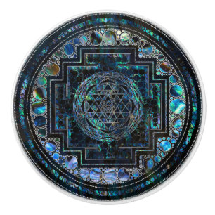 Sri Yantra/Sri Chakra Ohrschnecken-Muschel und Keramikknauf