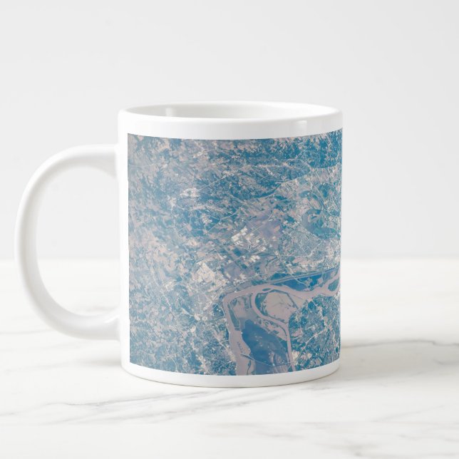 St. Louis, Missouri entlang des Mississippi River. Jumbo-Tasse (Links)