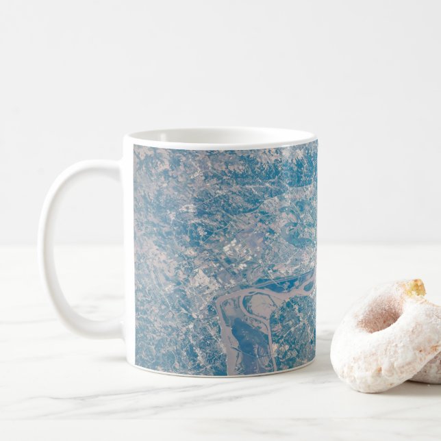 St. Louis, Missouri entlang des Mississippi River. Kaffeetasse (Mit Donut)