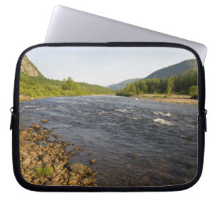 St. Marguerite Fluss im Parc du Saguenay. Laptopschutzhülle