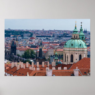 St. Nikolaus-Kirche und Dächer von Prag Poster