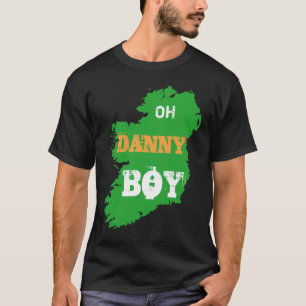 St Patrick cooler Danny-Junge mit grüner Karte vo T-Shirt