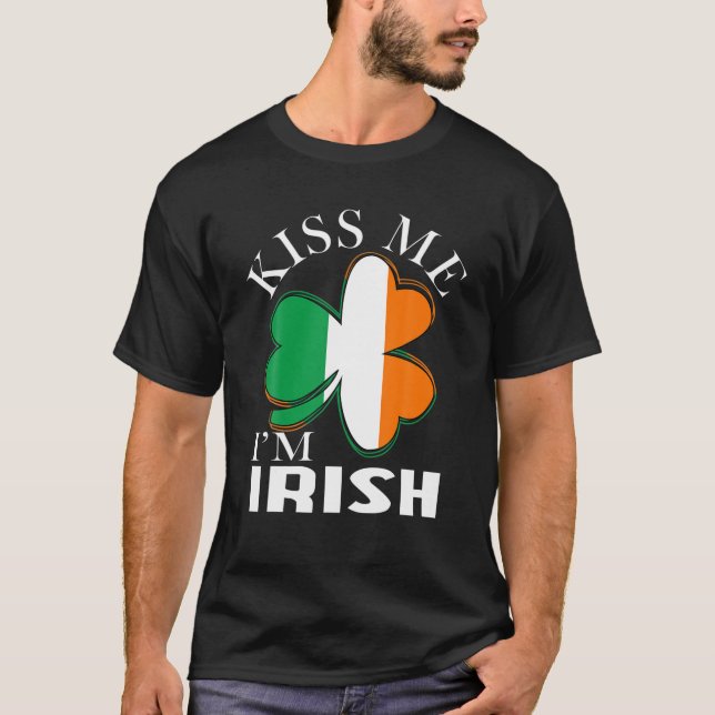 St Patrick Day Funny Kiss Me Ich bin Lettisch Clov T-Shirt (Vorderseite)