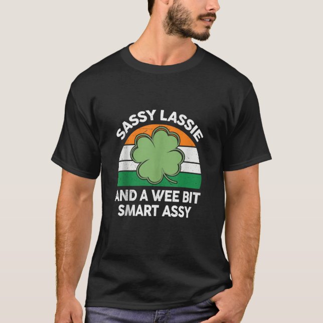 St Patrick Day Sassy Lassie Funny Kleeblatt Irish  T-Shirt (Vorderseite)