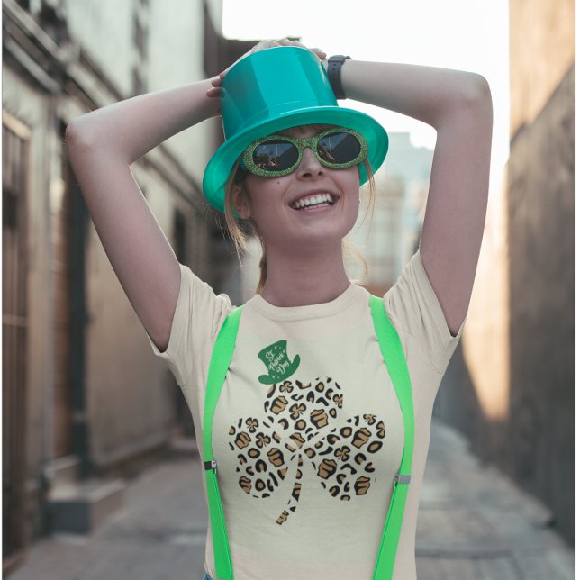 St Patrick Leopard Clover Kleeblatt Leprechaun Hat T-Shirt (Von Creator hochgeladen)