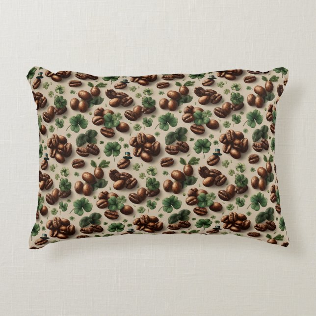 St. Patrick’s Day Kaffee & Shamrock-Muster Dekokissen (Vorderseite)