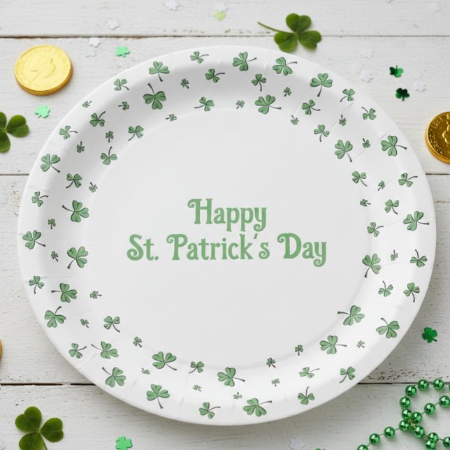 St. Patrick’s Day Shamrock Border Round Pappteller (Happy St Patrick's Day Paper Plates. Elegant Hand Drawn Lucky Green Clover Border for Saint Patrck's)