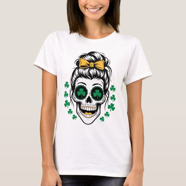 St. Patrick’s Day Skull with Shamrocks and Messy  T-Shirt (Vorderseite)