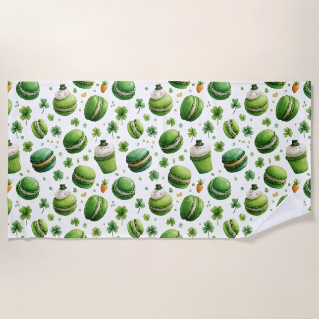 St. Patrick’s Day Watercolor Macaron & Shamrock  Strandtuch (Vorderseite)