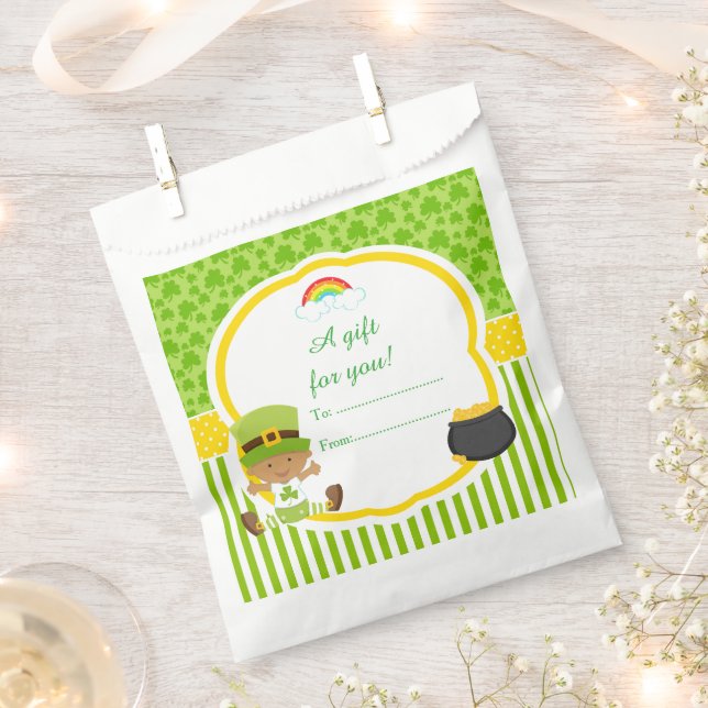St Patrick's Day African American Boy Baby Shower Geschenktütchen (Ausgeschnitten)