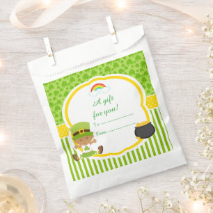 St Patrick's Day African American Girl Baby Shower Geschenktütchen