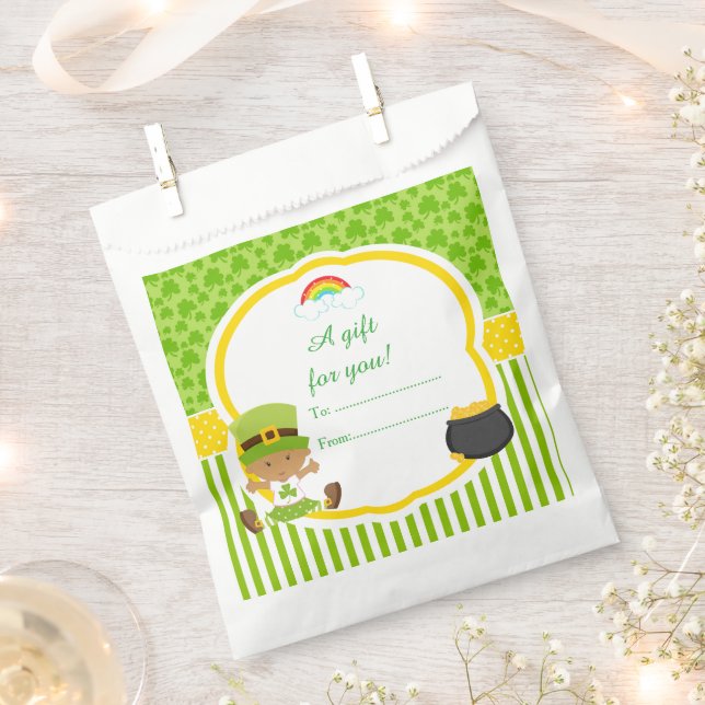 St Patrick's Day African American Girl Baby Shower Geschenktütchen (Ausgeschnitten)