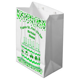 St Patrick's Day Birthday Cake Customizable Candle Mittlere Geschenktüte
